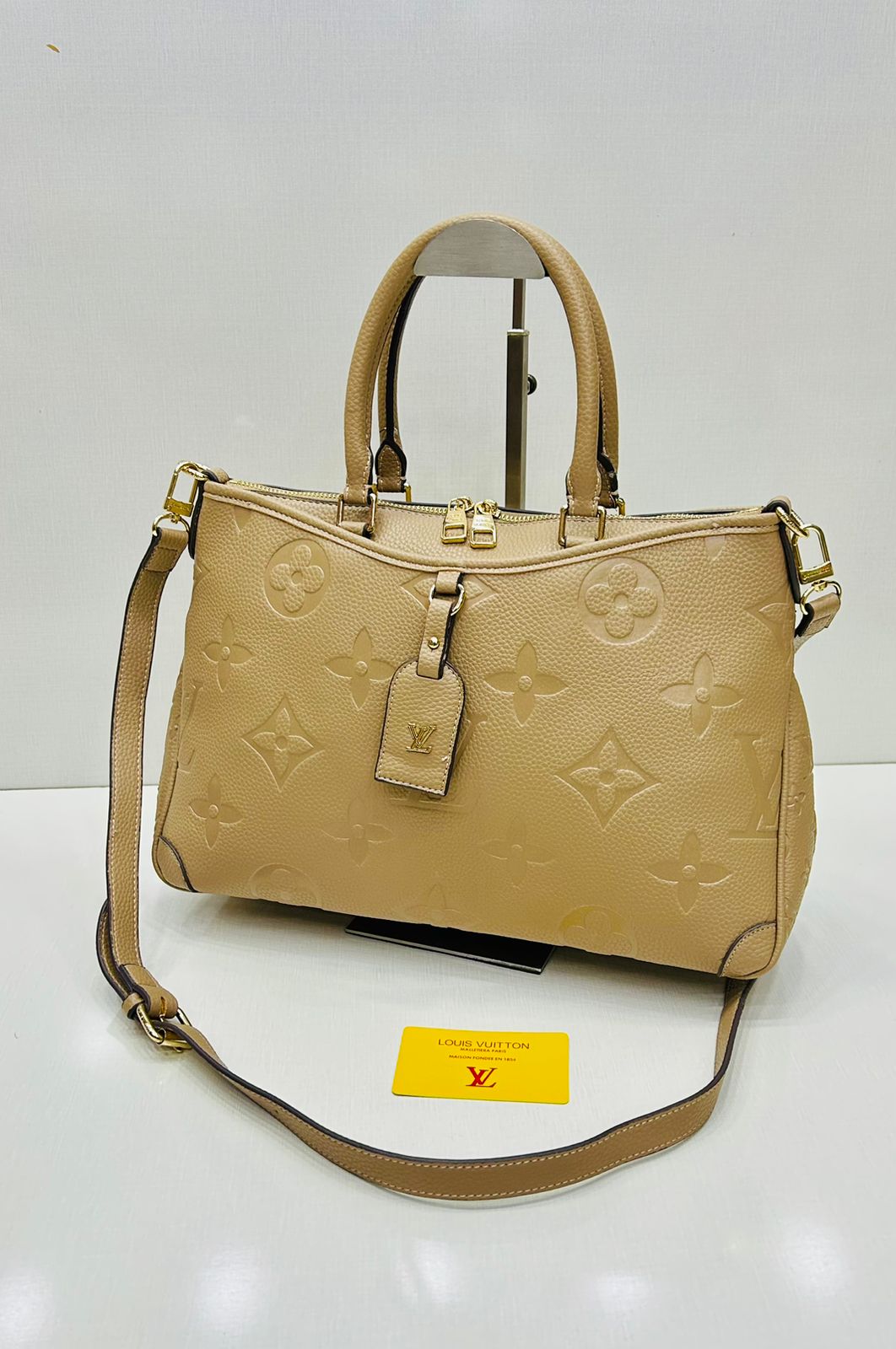 Luxury Embossed Leather Handbag Collection – Premium Tote & Shoulder Styles