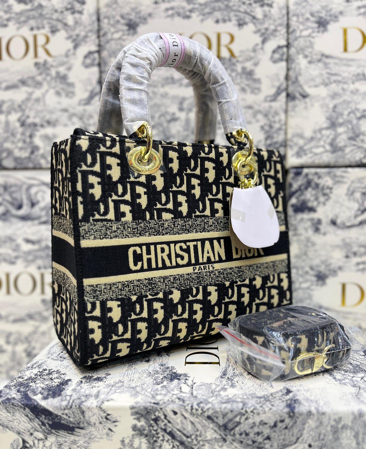 Elegant Embroidered Top-Handle Handbag with Detachable Strap