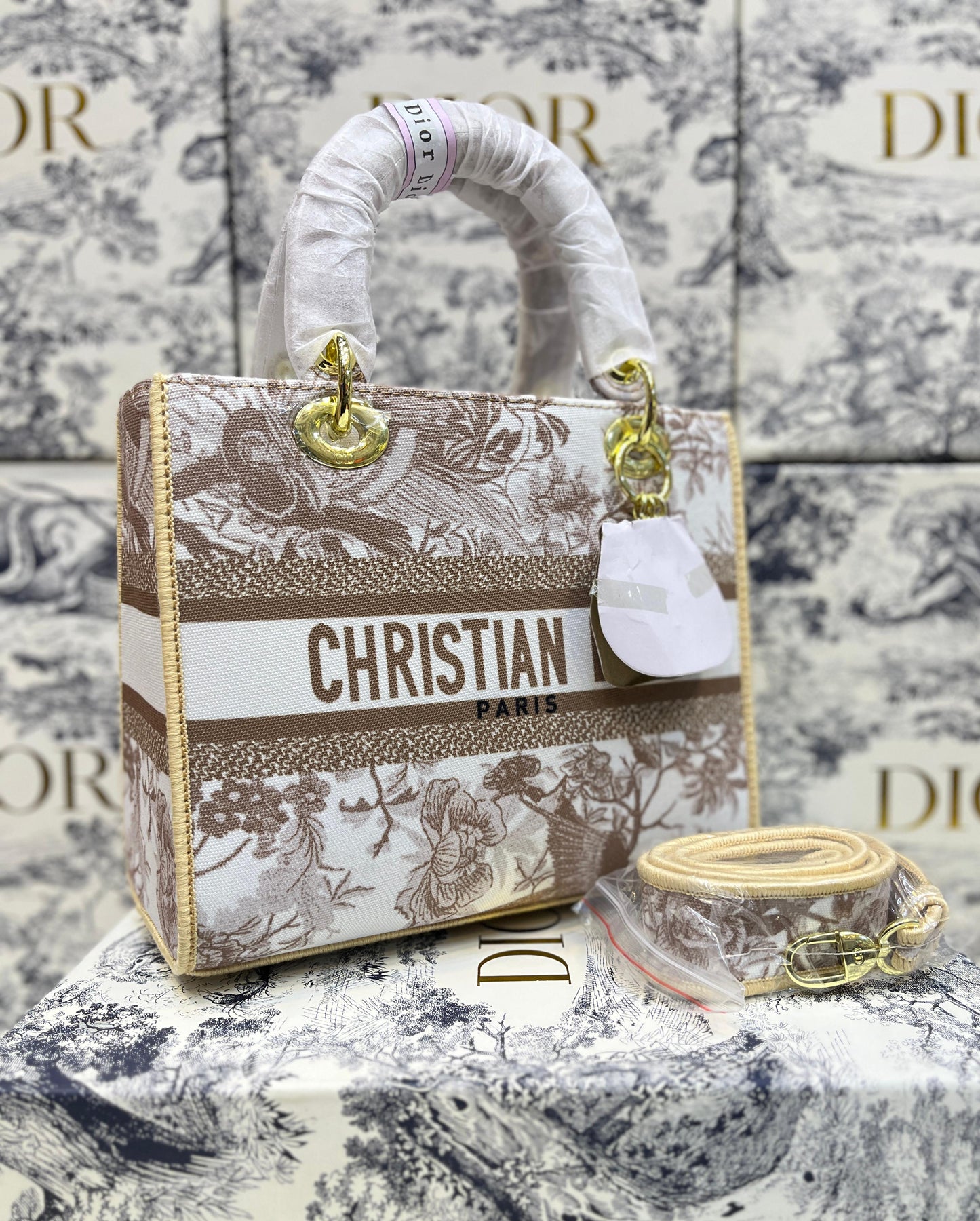 Elegant Embroidered Top-Handle Handbag with Detachable Strap