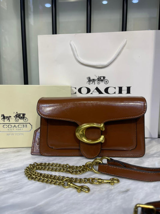 Elegant Leather Shoulder Bag – Vintage Style with Gold Chain and "C" Buckle Hardware