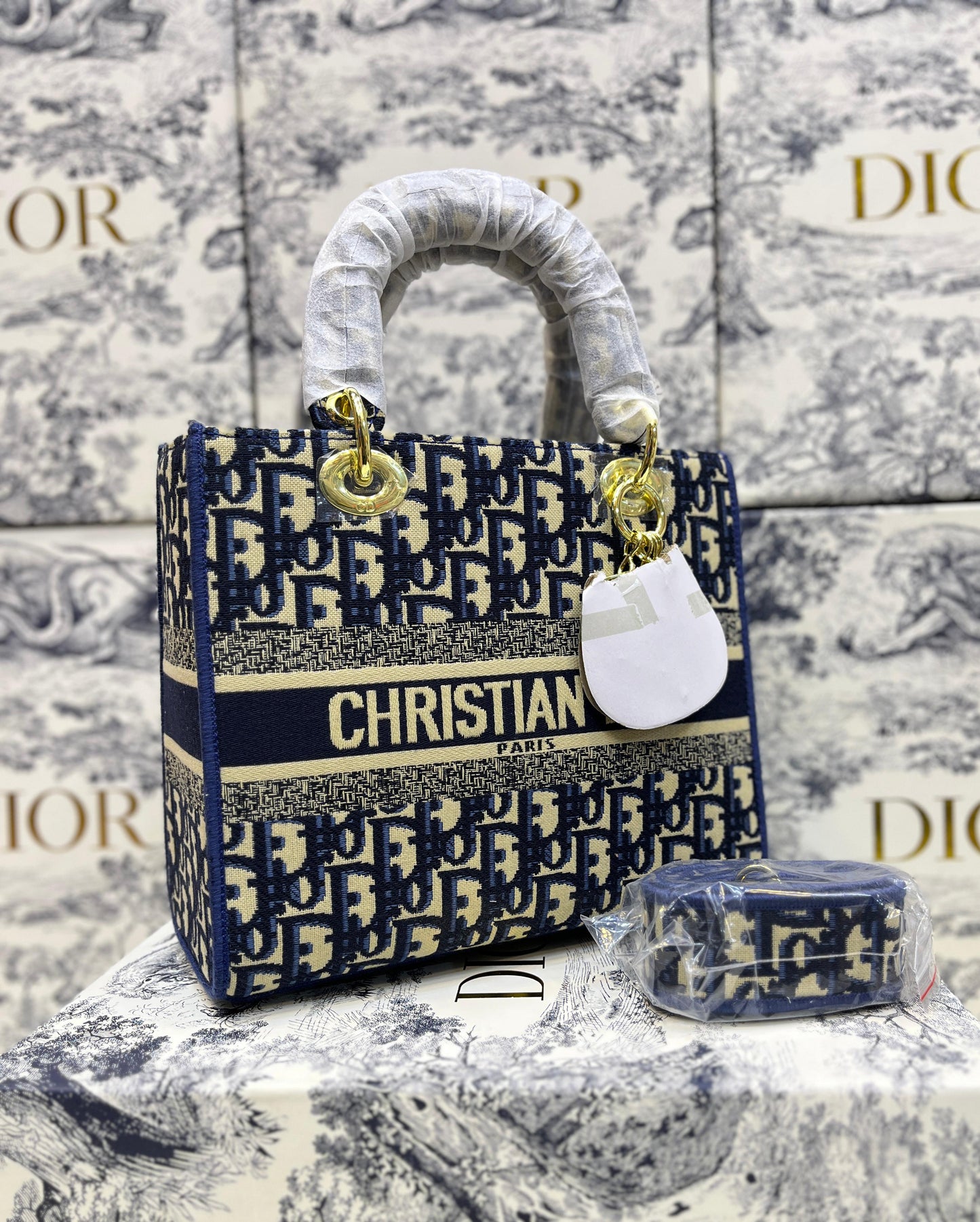 Elegant Embroidered Top-Handle Handbag with Detachable Strap