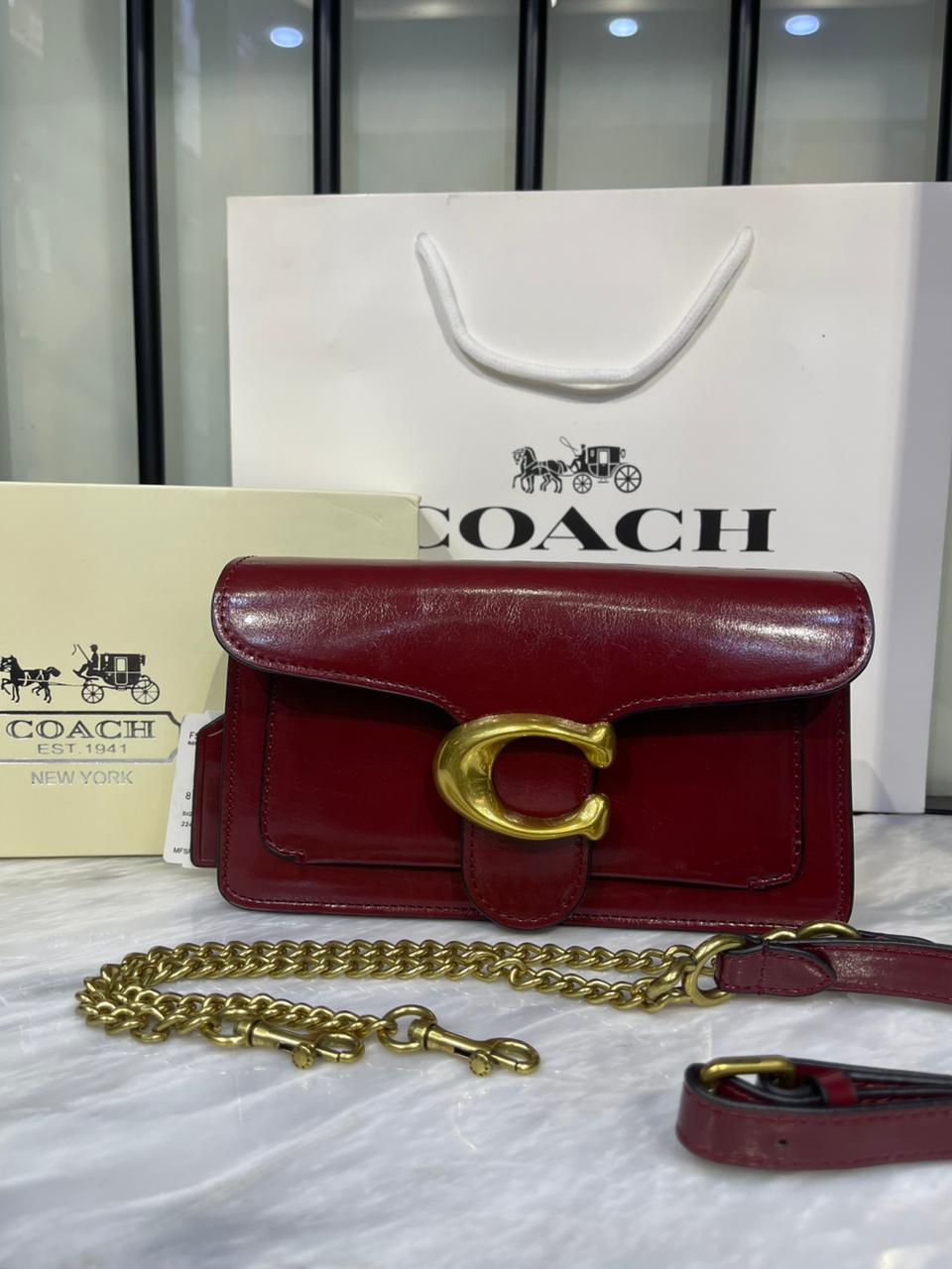 Elegant Leather Shoulder Bag – Vintage Style with Gold Chain and "C" Buckle Hardware