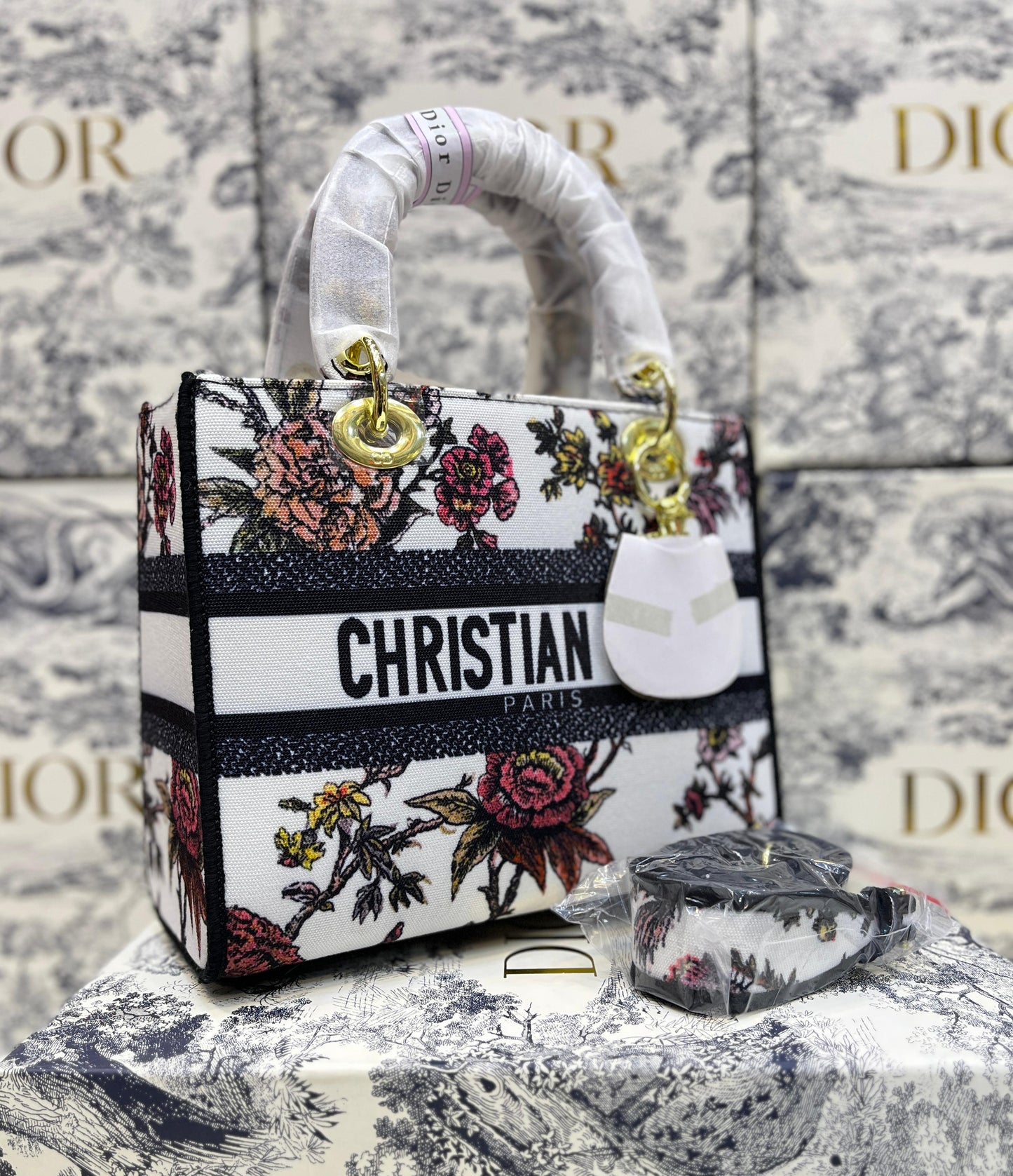 Elegant Embroidered Top-Handle Handbag with Detachable Strap