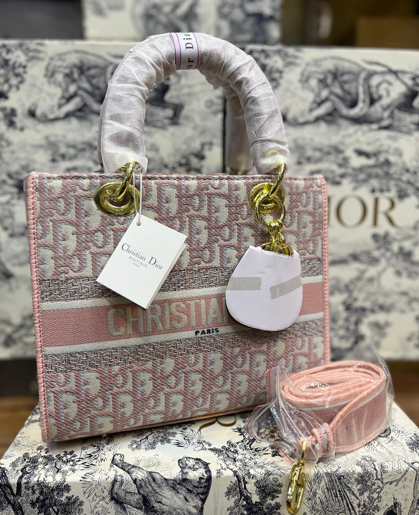 Elegant Embroidered Top-Handle Handbag with Detachable Strap