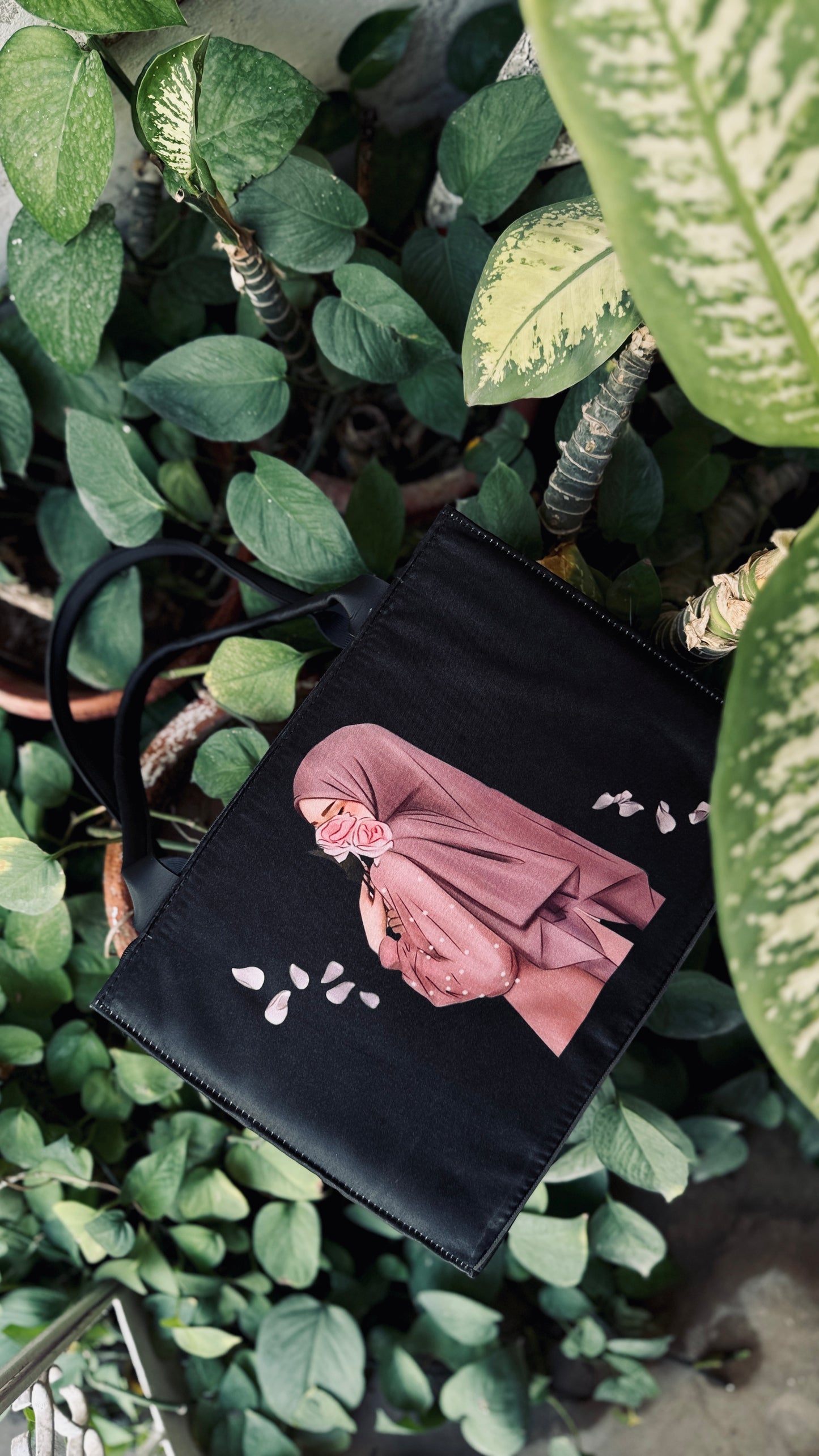 Serene Hijabi Illustration Handbag🧕✨