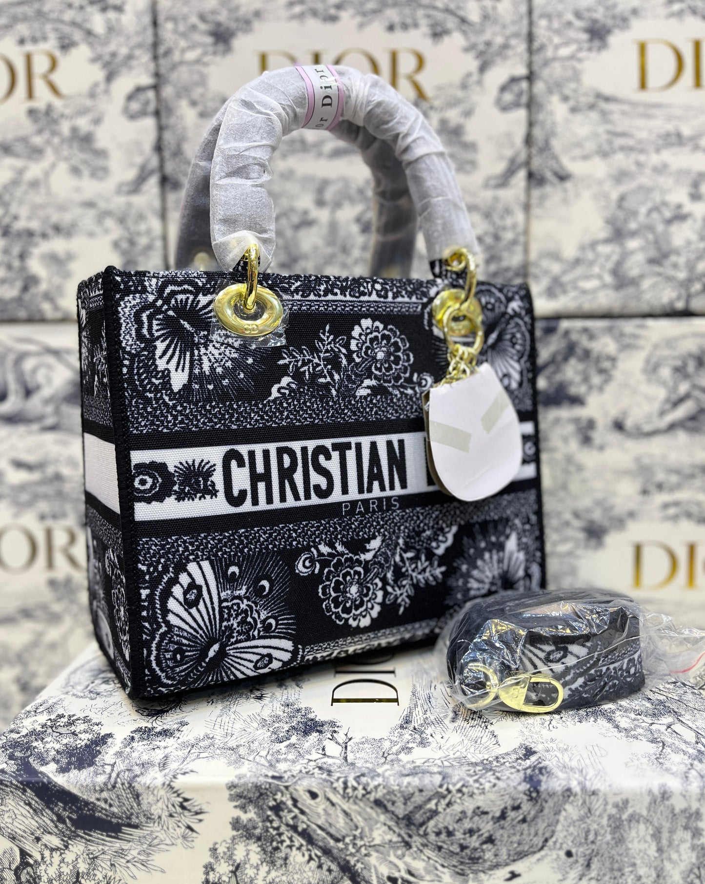 Elegant Embroidered Top-Handle Handbag with Detachable Strap