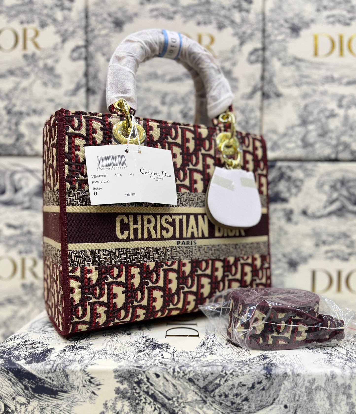 Elegant Embroidered Top-Handle Handbag with Detachable Strap