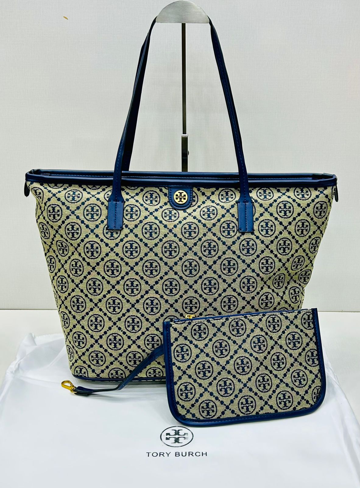 Elegant Tote Bag with Pouch